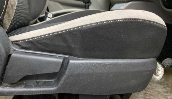 2019 Renault TRIBER RXZ, Petrol, Manual, 61,457 km, Driver Side Adjustment Panel