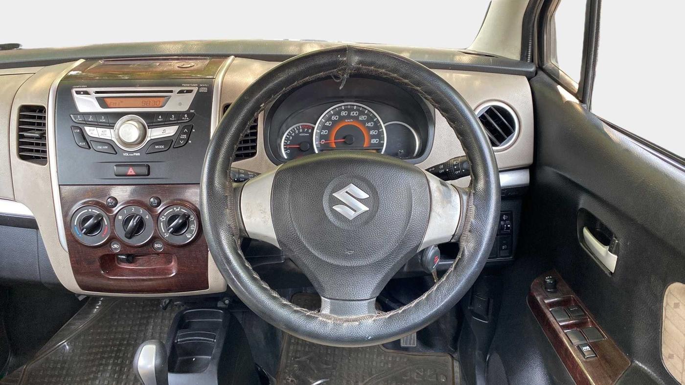 2016 Maruti Wagon R 1.0 VXI AMT, Petrol, Automatic, 52,398 km, Steering Wheel Close Up