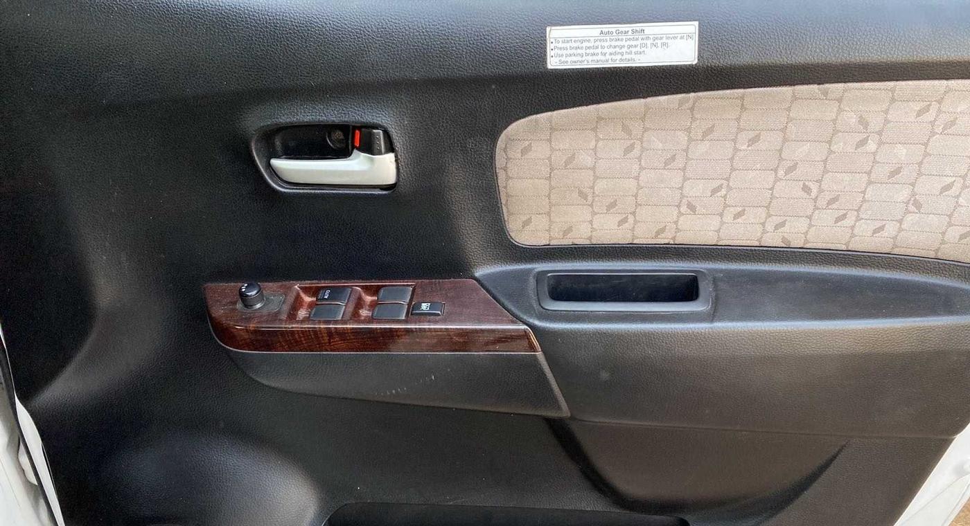 2016 Maruti Wagon R 1.0 VXI AMT, Petrol, Automatic, 52,398 km, Driver Side Door Panels Control