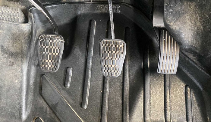 2022 Tata PUNCH PURE MT, Petrol, Manual, 35,409 km, Pedals