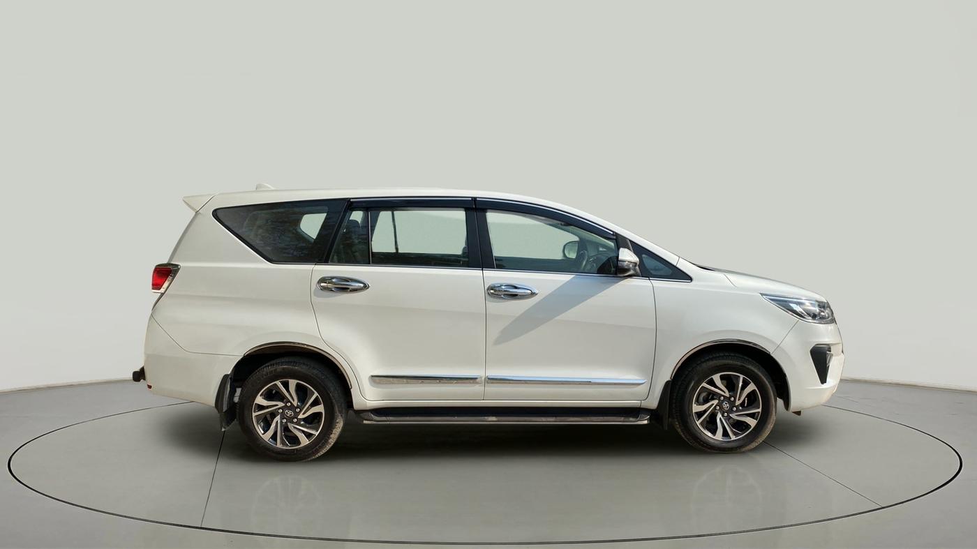 2022 Toyota Innova Crysta 2.4 VX 8 STR, Diesel, Manual, 13,837 km, Right Side View