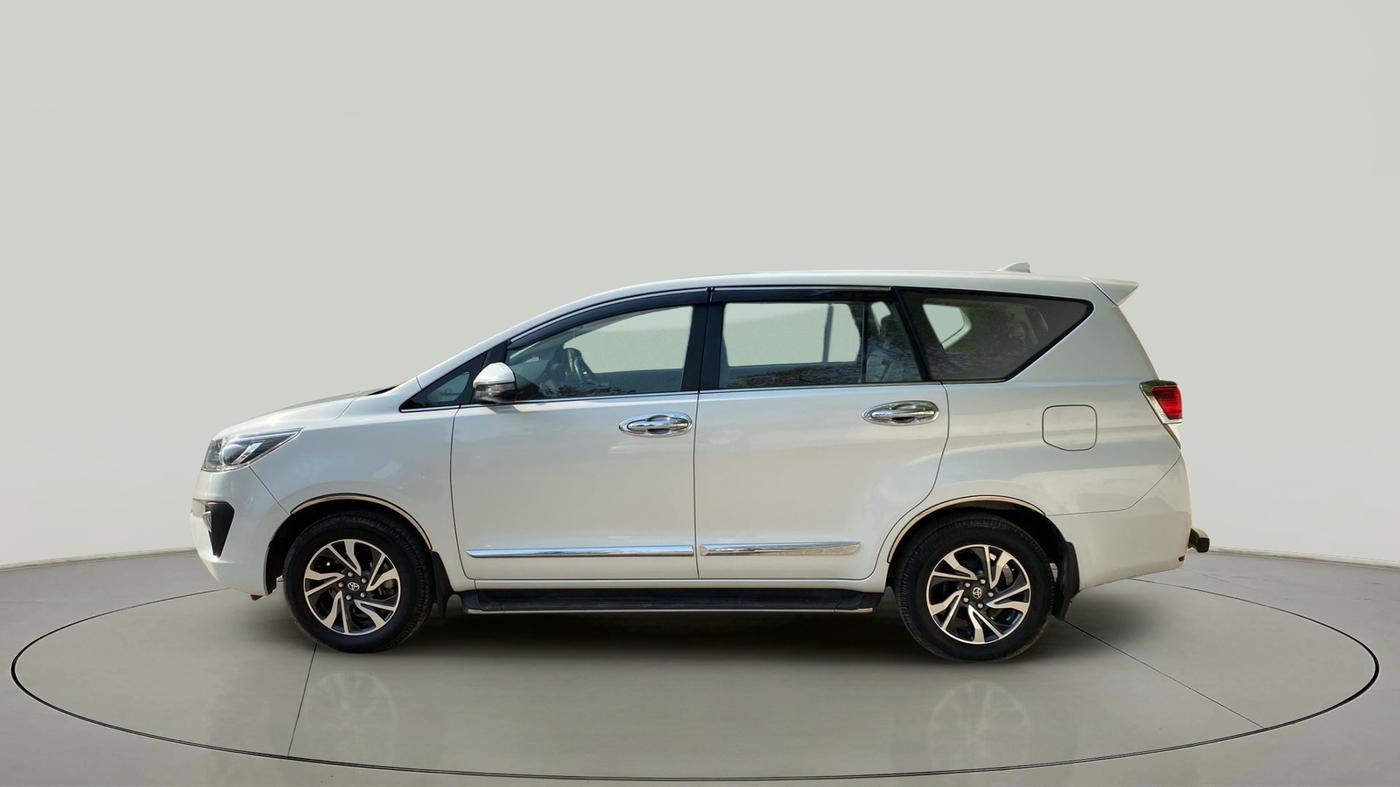 2022 Toyota Innova Crysta 2.4 VX 8 STR, Diesel, Manual, 13,837 km, Left Side