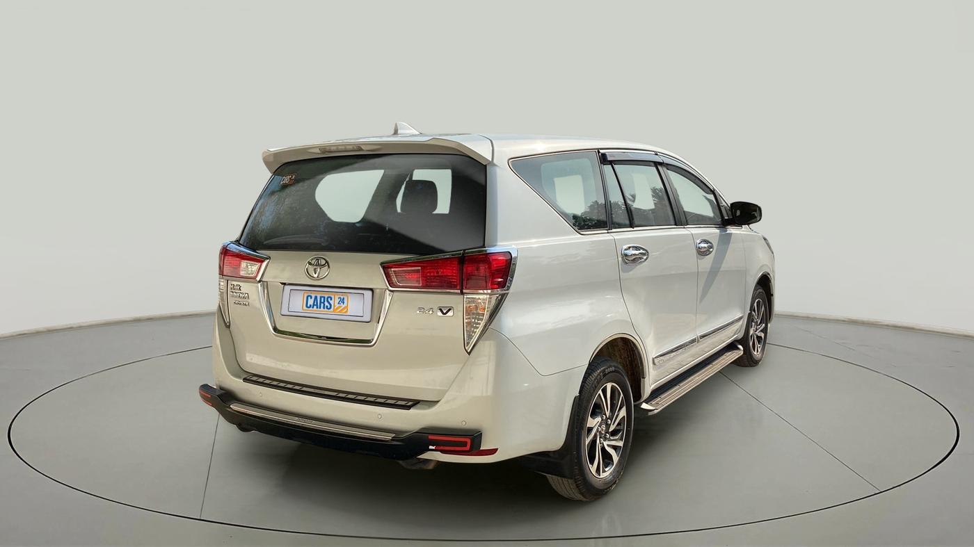 2022 Toyota Innova Crysta 2.4 VX 8 STR, Diesel, Manual, 13,837 km, Right Back Diagonal
