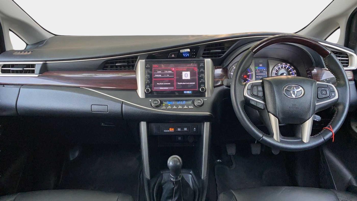 2022 Toyota Innova Crysta 2.4 VX 8 STR, Diesel, Manual, 13,837 km, Dashboard