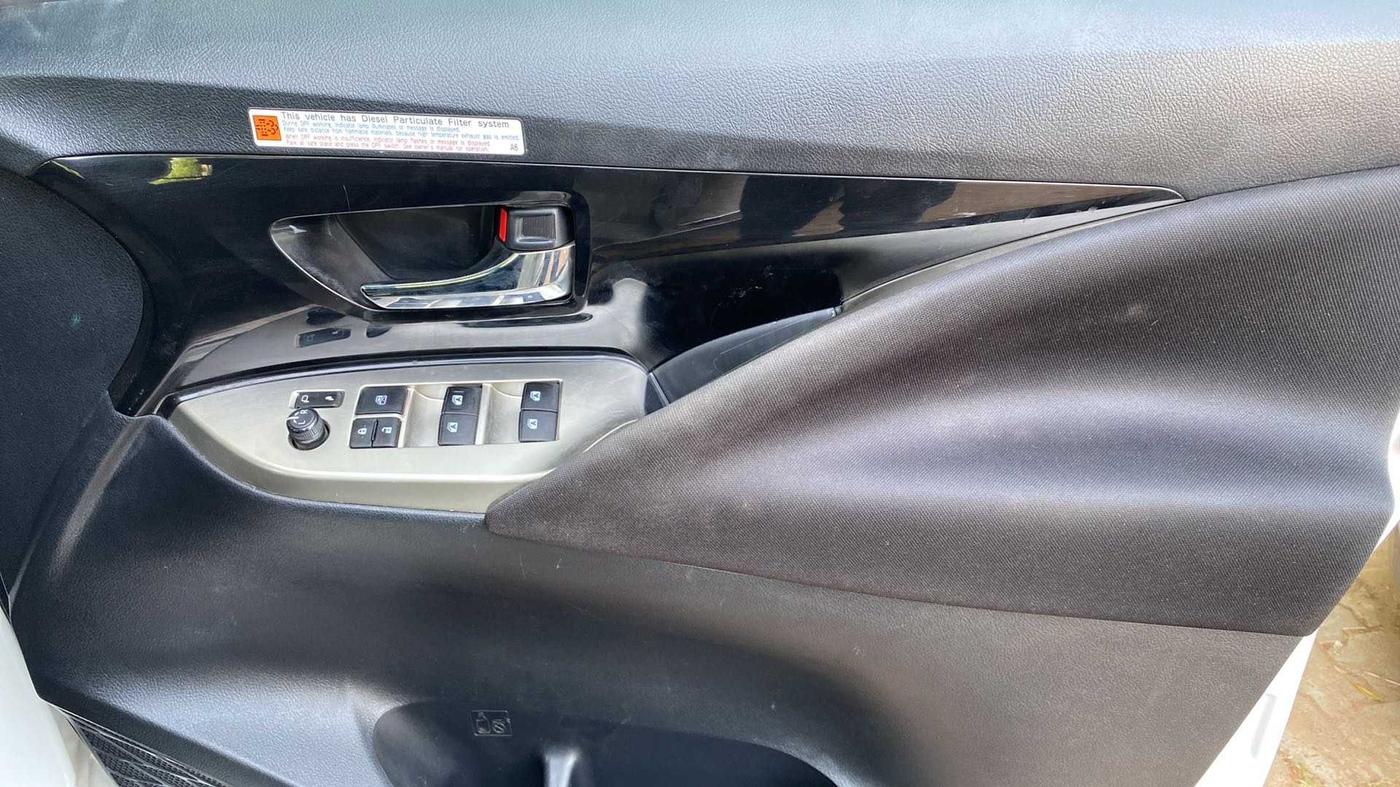 2022 Toyota Innova Crysta 2.4 VX 8 STR, Diesel, Manual, 13,837 km, Driver Side Door Panels Control
