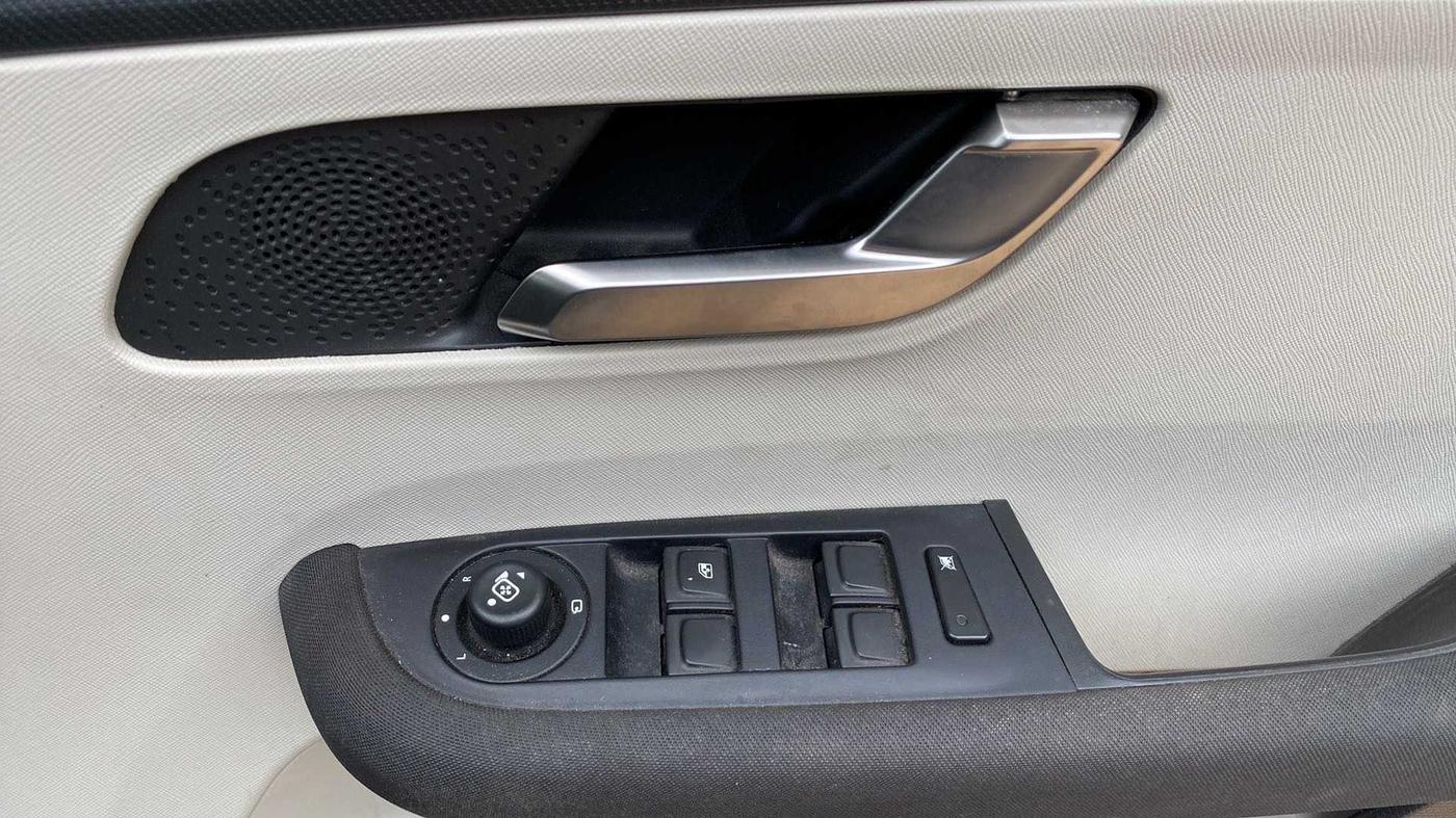 2022 Tata ALTROZ XZ PLUS PETROL, Petrol, Manual, 19,179 km, Driver Side Door Panels Control
