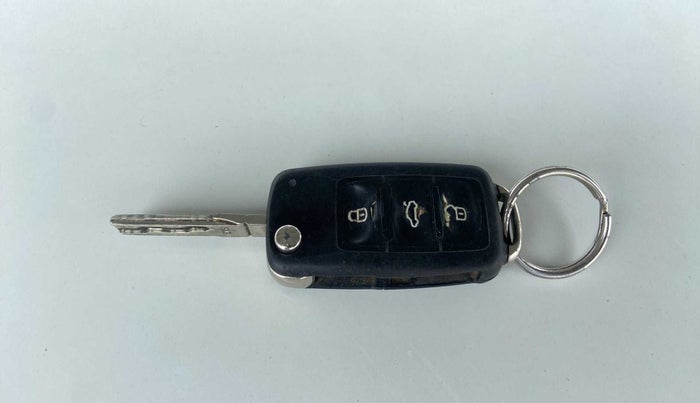 2016 Skoda Rapid AMBITION 1.5 TDI AT, Diesel, Automatic, 1,09,576 km, Key Close Up