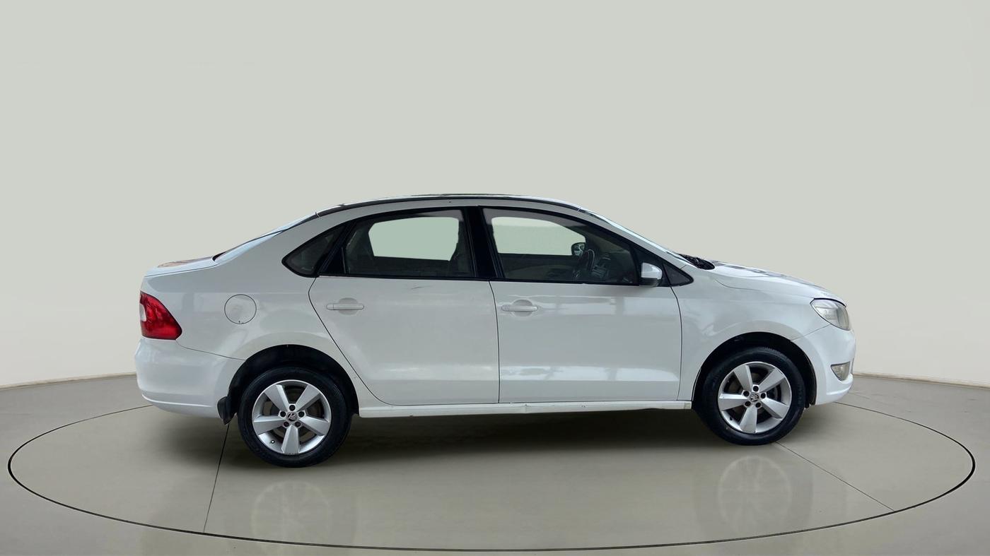 2016 Skoda Rapid AMBITION 1.5 TDI AT, Diesel, Automatic, 1,09,576 km, Right Side View