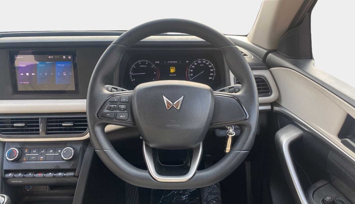 2022 Mahindra XUV700 MX P MT 5 STR, Petrol, Manual, 9,290 km, Steering Wheel Close Up