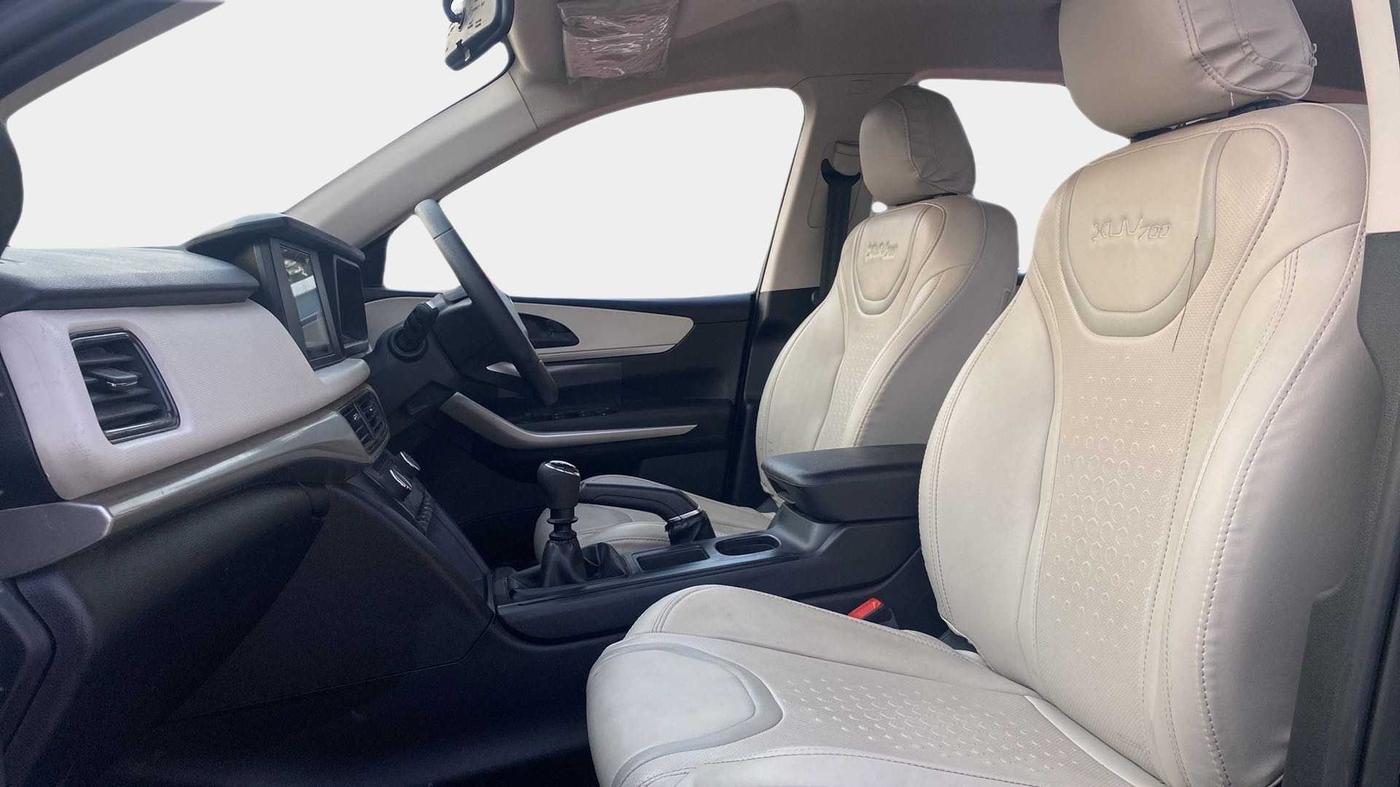 2022 Mahindra XUV700 MX P MT 5 STR, Petrol, Manual, 9,290 km, Right Side Front Door Cabin