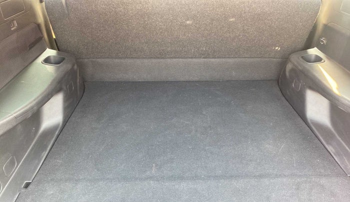 2022 Mahindra XUV700 MX P MT 5 STR, Petrol, Manual, 9,290 km, Boot Inside