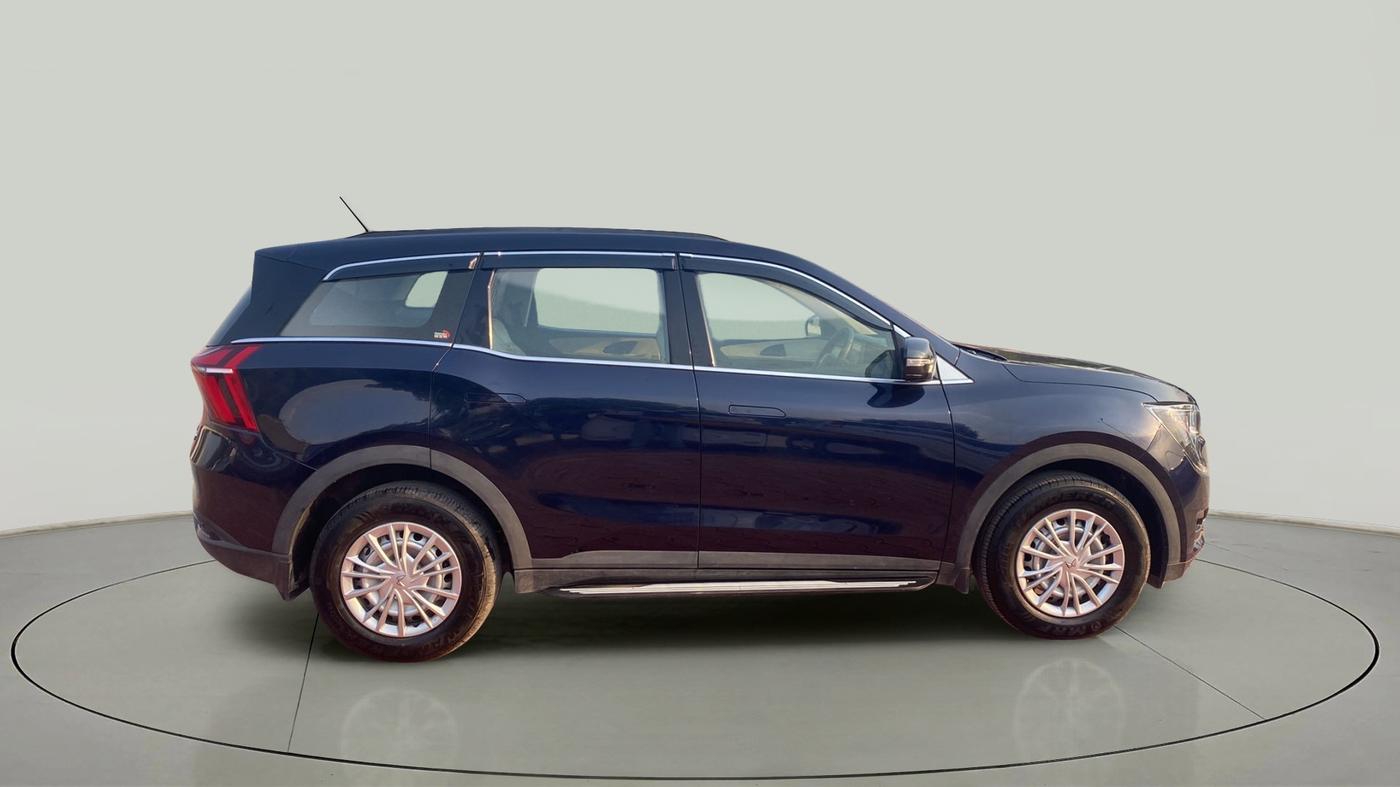2022 Mahindra XUV700 MX P MT 5 STR, Petrol, Manual, 9,290 km, Right Side View