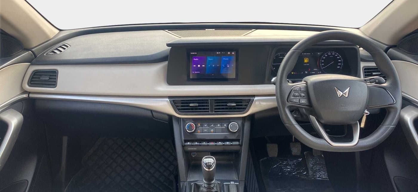 2022 Mahindra XUV700 MX P MT 5 STR, Petrol, Manual, 9,290 km, Dashboard