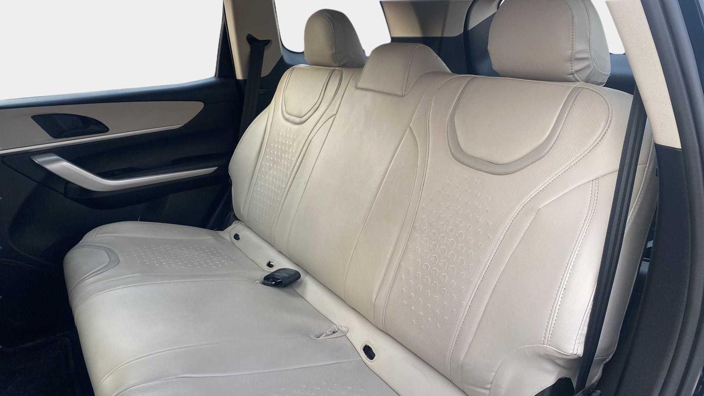 2022 Mahindra XUV700 MX P MT 5 STR, Petrol, Manual, 9,290 km, Right Side Rear Door Cabin