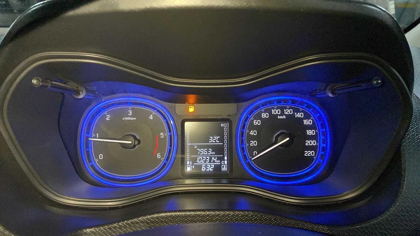 2016 Maruti Vitara Brezza ZDI, Diesel, Manual, 1,02,284 km, Odometer Image