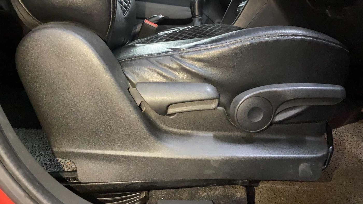 2016 Maruti Vitara Brezza ZDI, Diesel, Manual, 1,02,284 km, Driver Side Adjustment Panel