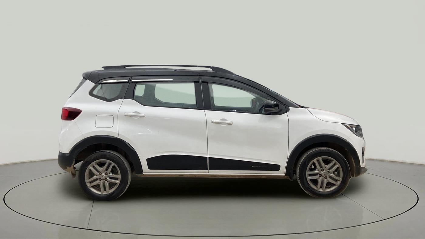 2022 Renault TRIBER RXZ, Petrol, Manual, 30,508 km, Right Side View