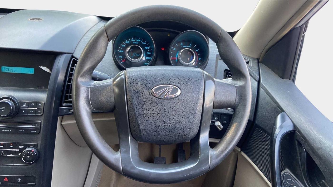 2015 Mahindra XUV500 W4, Diesel, Manual, 79,234 km, Steering Wheel Close Up