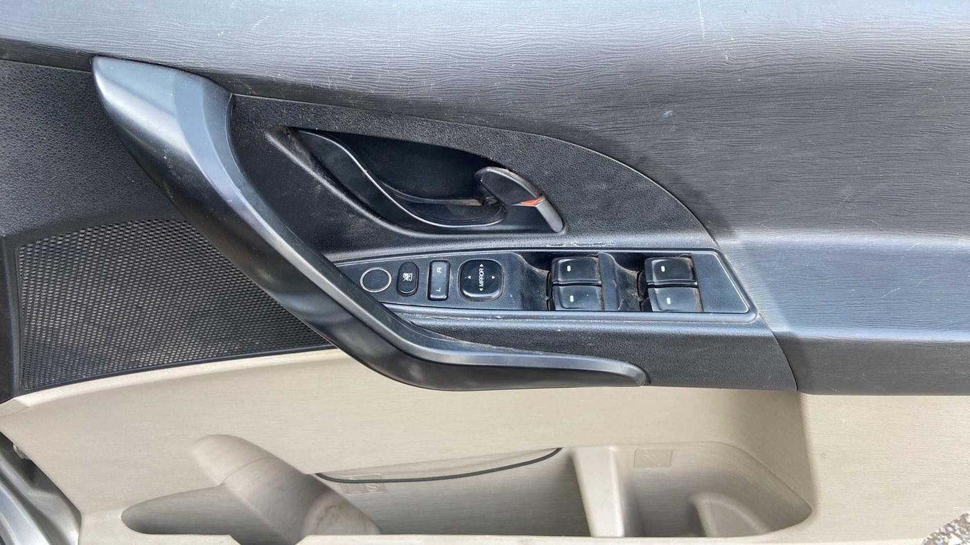 2015 Mahindra XUV500 W4, Diesel, Manual, 79,234 km, Driver Side Door Panels Control