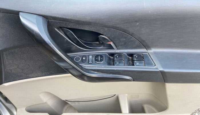2015 Mahindra XUV500 W4, Diesel, Manual, 79,234 km, Driver Side Door Panels Control