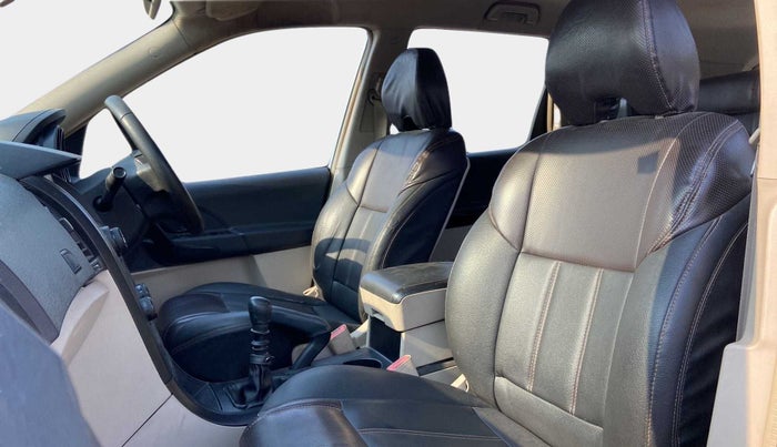 2015 Mahindra XUV500 W4, Diesel, Manual, 79,234 km, Right Side Front Door Cabin