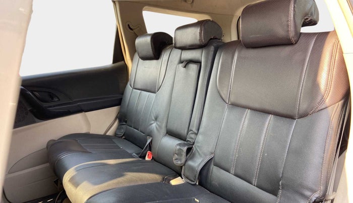 2015 Mahindra XUV500 W4, Diesel, Manual, 79,234 km, Right Side Rear Door Cabin