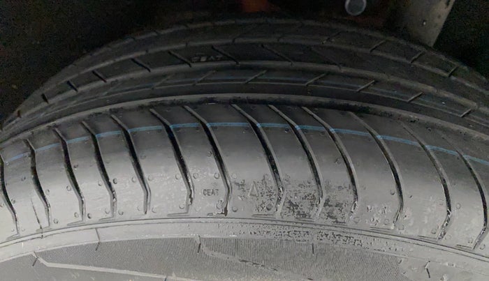 2016 Maruti Vitara Brezza VDI, Diesel, Manual, 21,719 km, Left Rear Tyre Tread