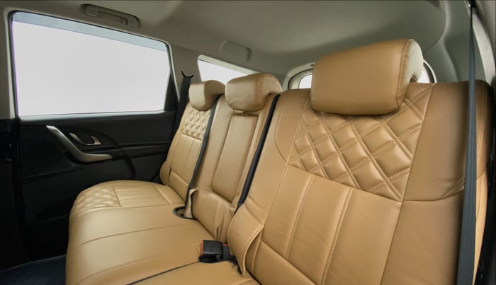 2020 Mahindra XUV500 W9 AT, Diesel, Automatic, 20,108 km, Right Side Rear Door Cabin