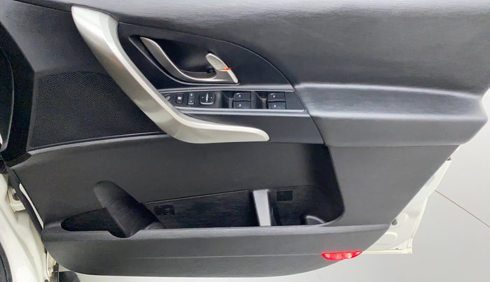 2020 Mahindra XUV500 W9 AT, Diesel, Automatic, 20,108 km, Driver Side Door Panels Control