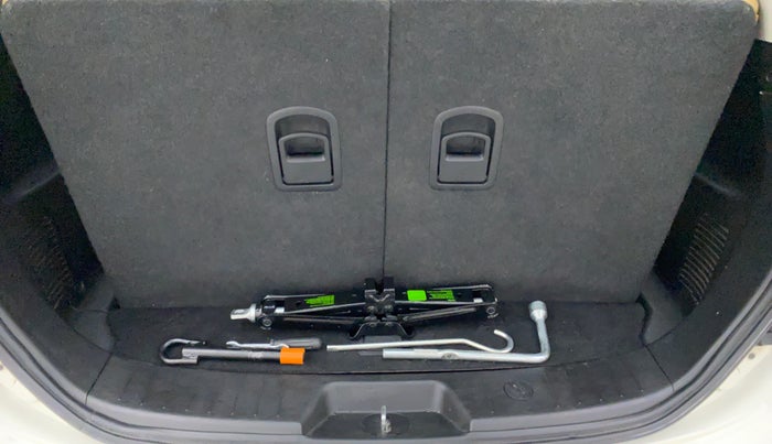 2020 Mahindra XUV500 W9 AT, Diesel, Automatic, 20,108 km, Boot Inside