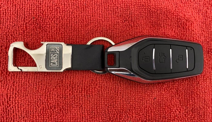 2020 Mahindra XUV500 W9 AT, Diesel, Automatic, 20,108 km, Key Close Up