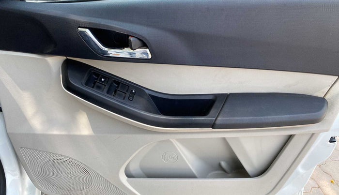 2022 Tata Tiago XZ PLUS CNG, CNG, Manual, 26,378 km, Driver Side Door Panels Control