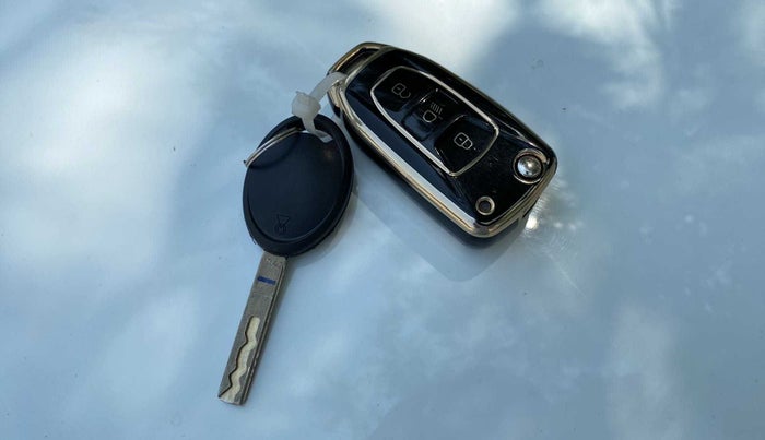 2022 Tata Tiago XZ PLUS CNG, CNG, Manual, 26,378 km, Key Close Up