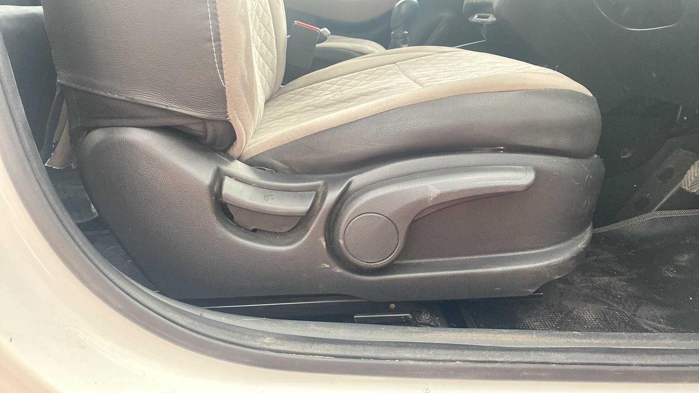 2019 Hyundai Elite i20 SPORTZ PLUS 1.2, Petrol, Manual, 31,709 km, Driver Side Adjustment Panel