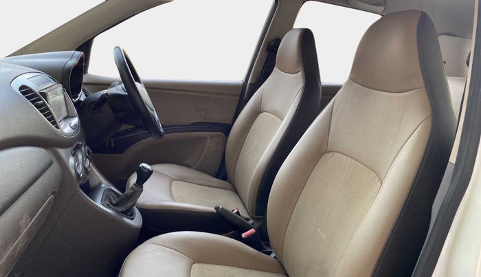 2016 Hyundai i10 MAGNA 1.1, CNG, Manual, 1,14,305 km, Right Side Front Door Cabin