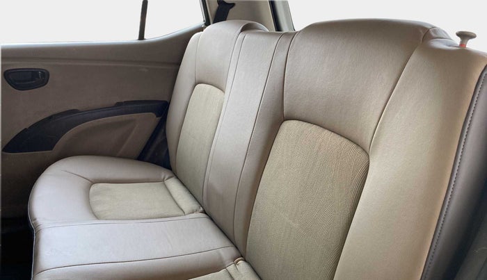 2016 Hyundai i10 MAGNA 1.1, CNG, Manual, 1,14,305 km, Right Side Rear Door Cabin