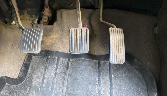 2016 Hyundai i10 MAGNA 1.1, CNG, Manual, 1,14,305 km, Pedals