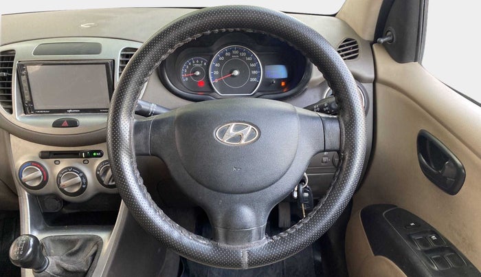2016 Hyundai i10 MAGNA 1.1, CNG, Manual, 1,14,305 km, Steering Wheel Close Up