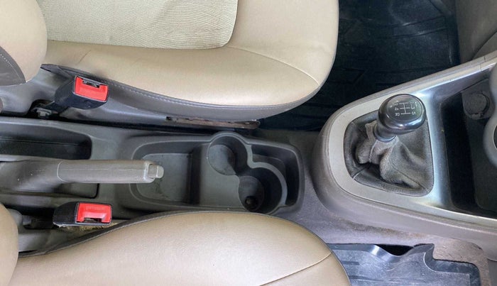 2016 Hyundai i10 MAGNA 1.1, CNG, Manual, 1,14,305 km, Gear Lever