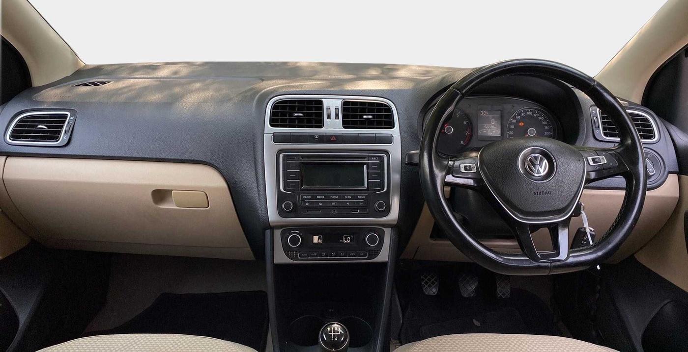 2015 Volkswagen Polo HIGHLINE1.2L, Petrol, Manual, 52,302 km, Dashboard