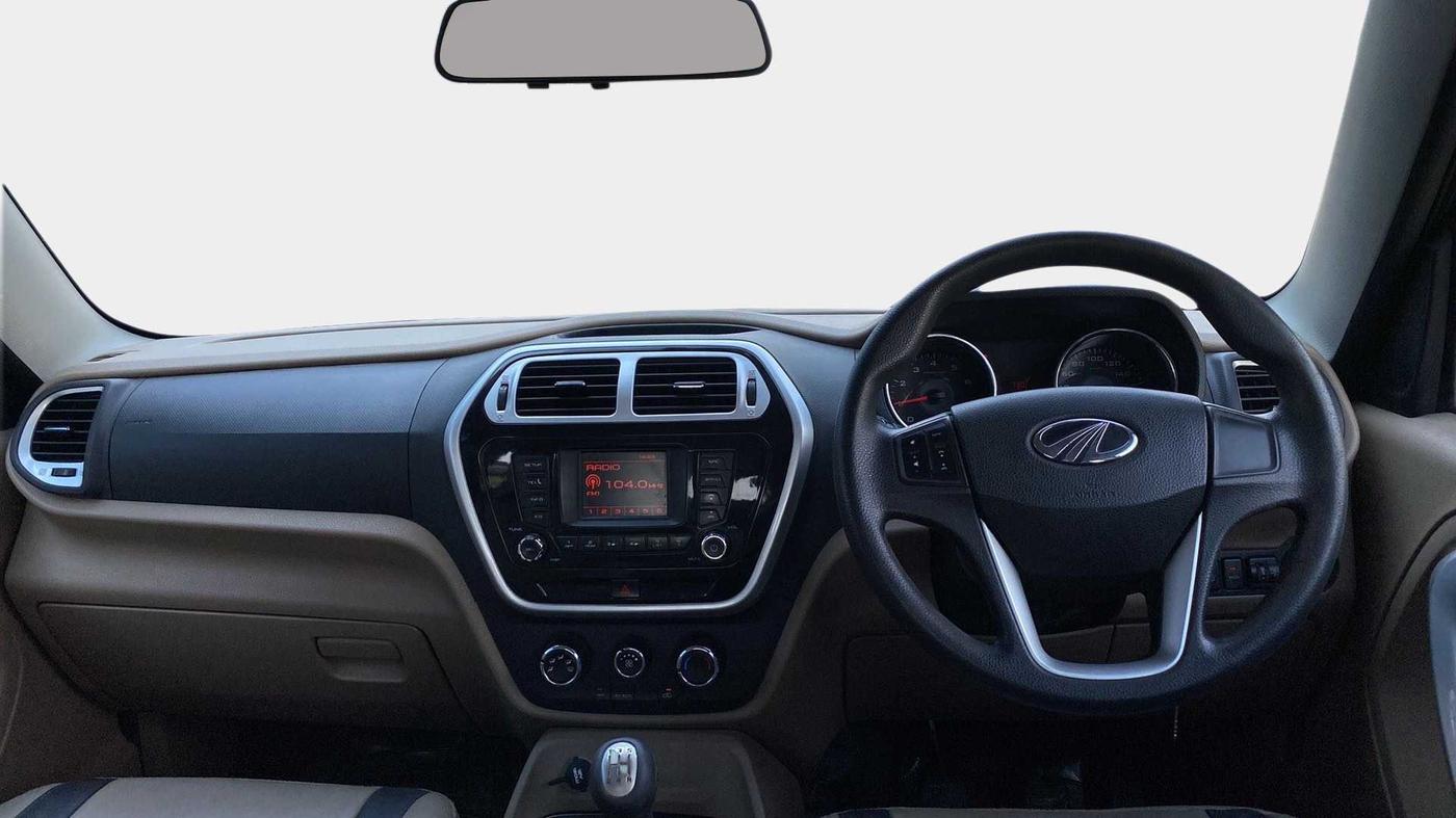 2016 Mahindra TUV300 T8, Diesel, Manual, 74,153 km, Dashboard