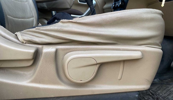 2016 Mahindra TUV300 T8, Diesel, Manual, 74,153 km, Driver Side Adjustment Panel