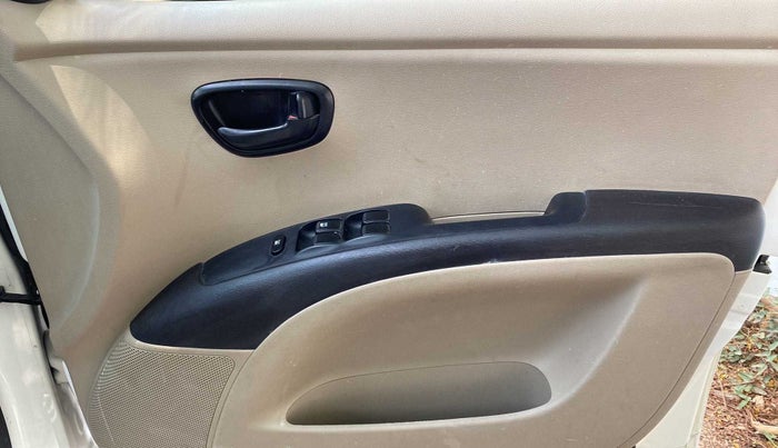 2015 Hyundai i10 MAGNA 1.1, Petrol, Manual, 45,144 km, Driver Side Door Panels Control