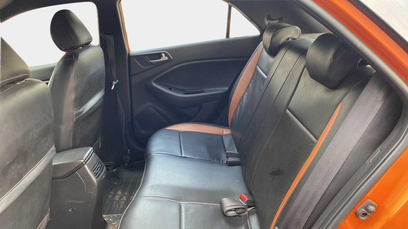 2018 Hyundai Elite i20 ASTA 1.2 DUAL TONE, Petrol, Manual, 40,288 km, Right Side Rear Door Cabin