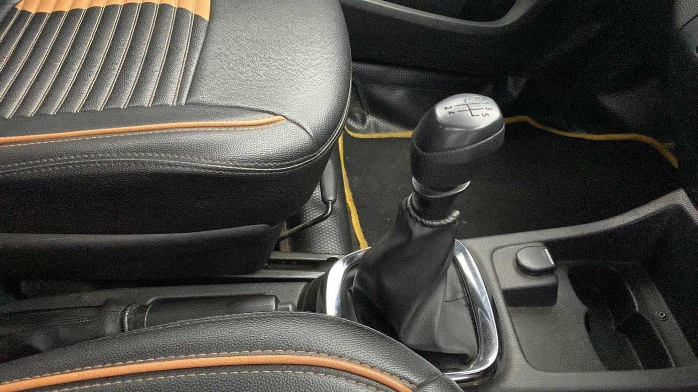 2018 Renault Kwid RXT 1.0 (O), Petrol, Manual, 58,587 km, Gear Lever