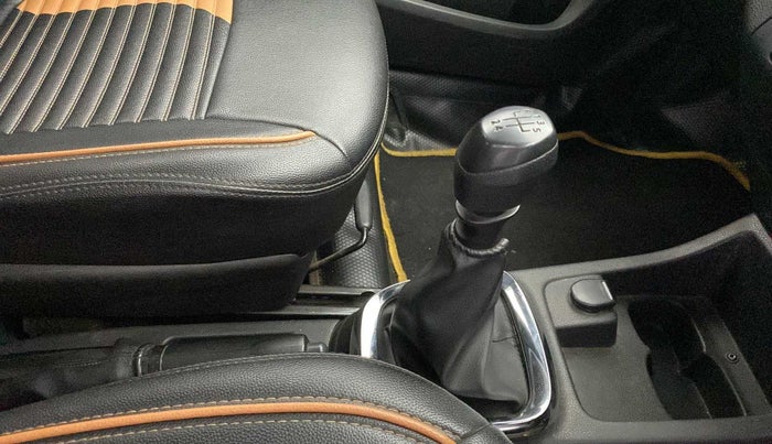 2018 Renault Kwid RXT 1.0 (O), Petrol, Manual, 58,587 km, Gear Lever
