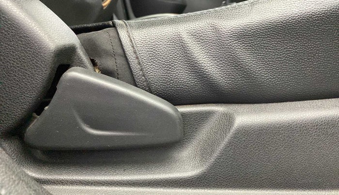 2018 Renault Kwid RXT 1.0 (O), Petrol, Manual, 58,587 km, Driver Side Adjustment Panel
