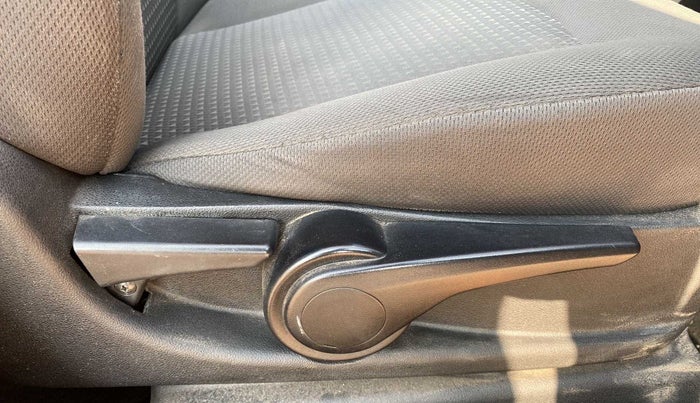 2016 Tata Tiago XZ PETROL, Petrol, Manual, 39,182 km, Driver Side Adjustment Panel