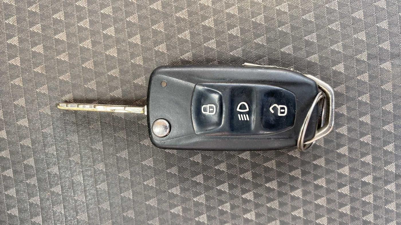 2016 Tata Tiago XZ PETROL, Petrol, Manual, 39,182 km, Key Close Up