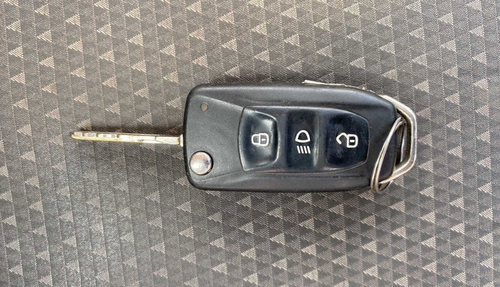 2016 Tata Tiago XZ PETROL, Petrol, Manual, 39,182 km, Key Close Up
